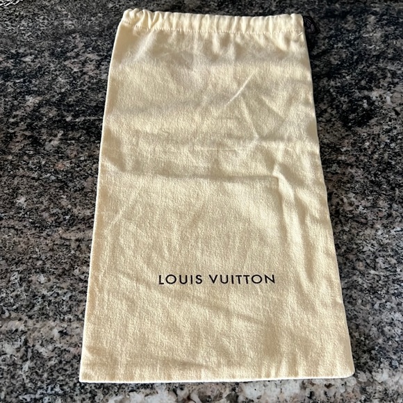 Louis Vuitton Kirigami Medium Pouchette - Picture 10 of 15
